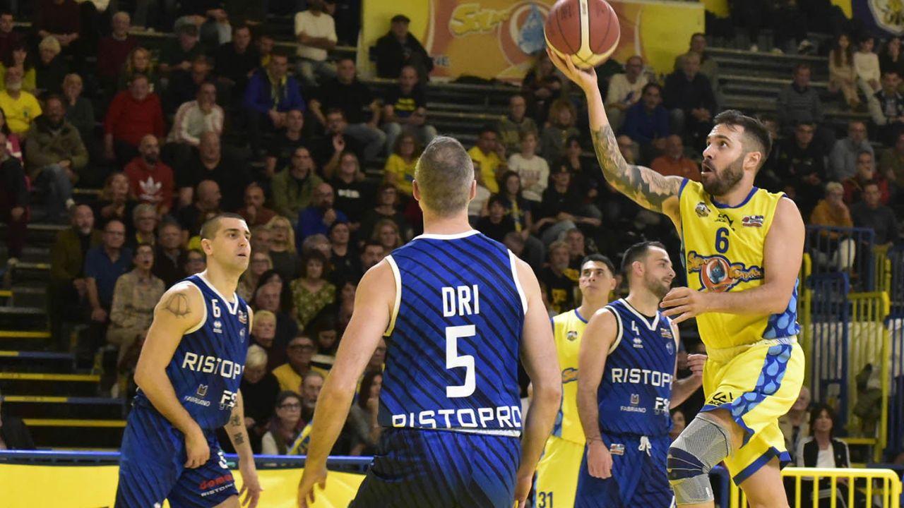 Forti a centro area (foto Paolo Barlettani)