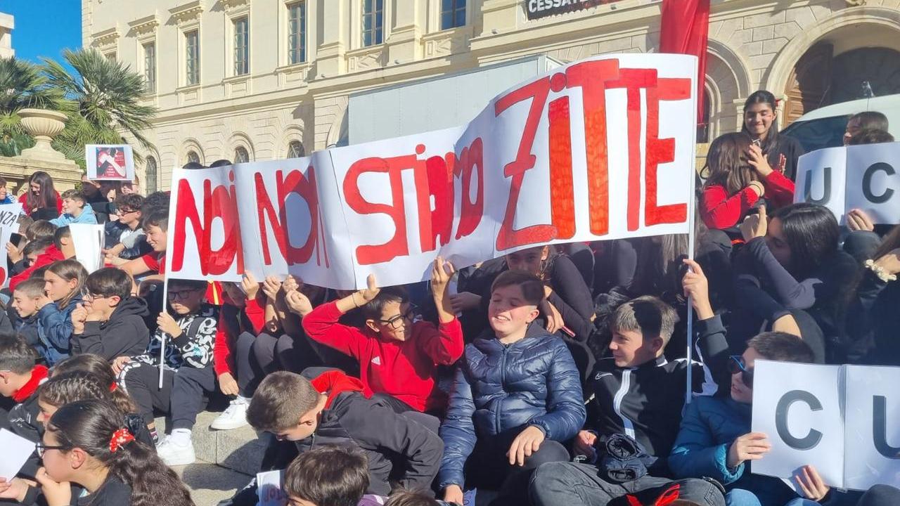 Il “Tola” di Sassari in piazza per dire no alla violenza contro le donne
