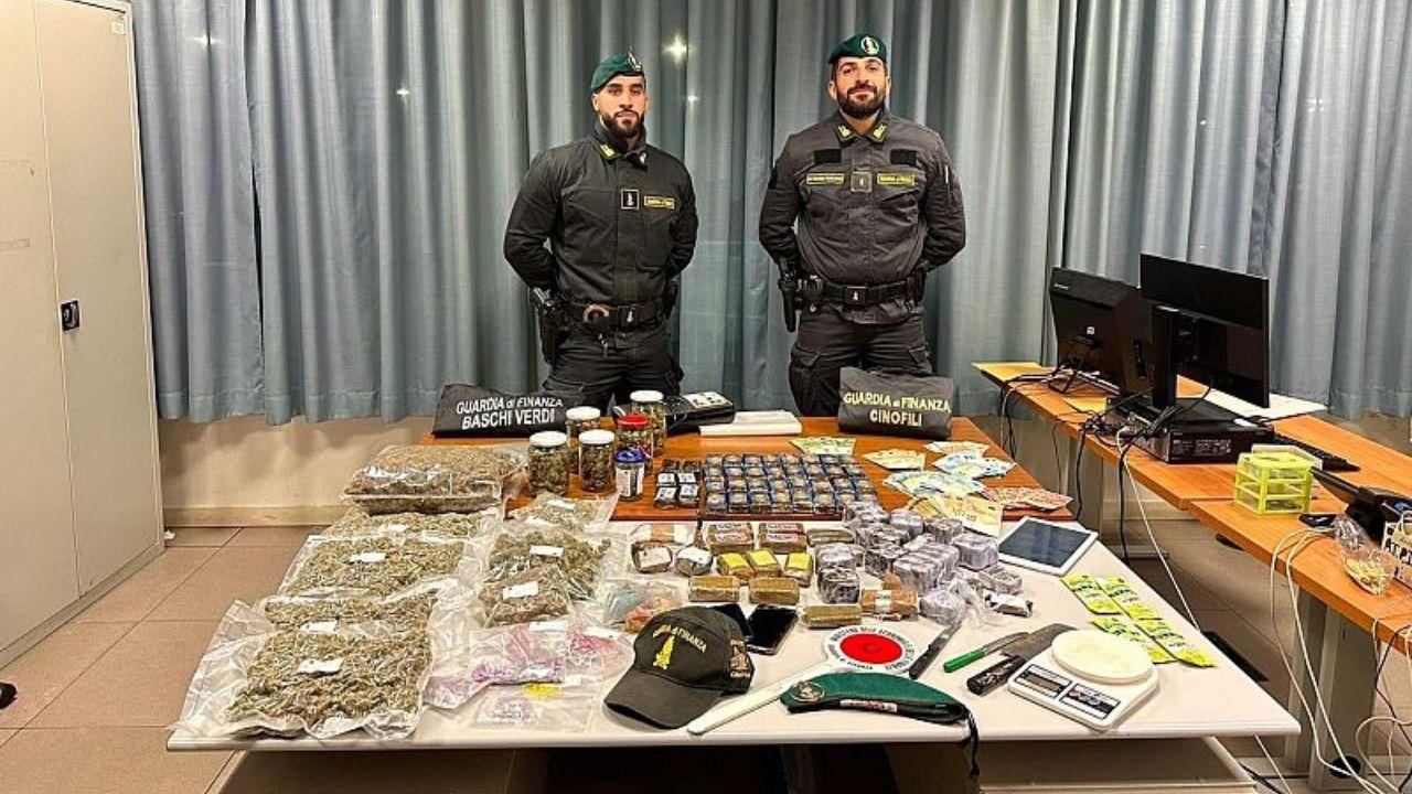 La droga sequestrata dalla guardia di finanza