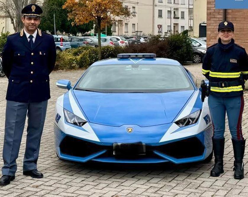 Sicurezza stradale, a Cento arriva la Lamborghini della Polizia