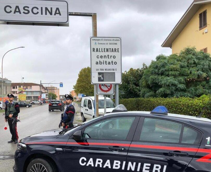 Cascina, arrestata rapinatrice di 35 anni con coltello a serramanico