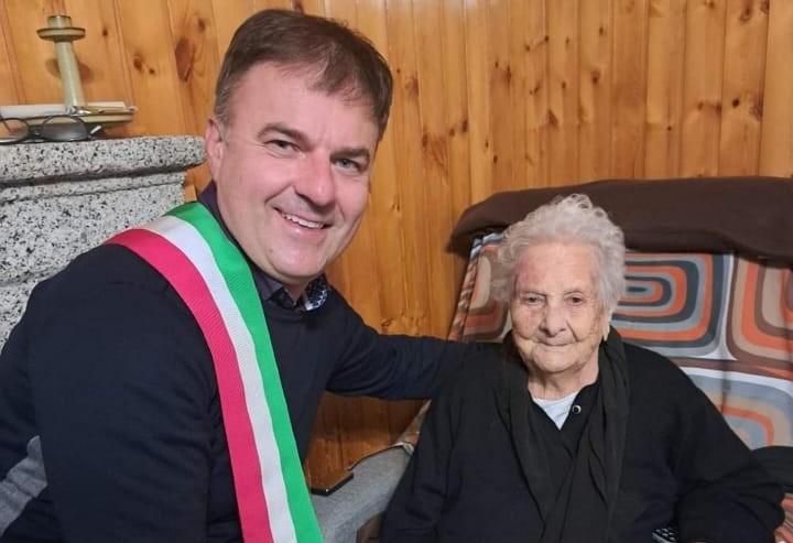 
	Salvatorica Mutzu insieme al sindaco Emanuele Mutzu

