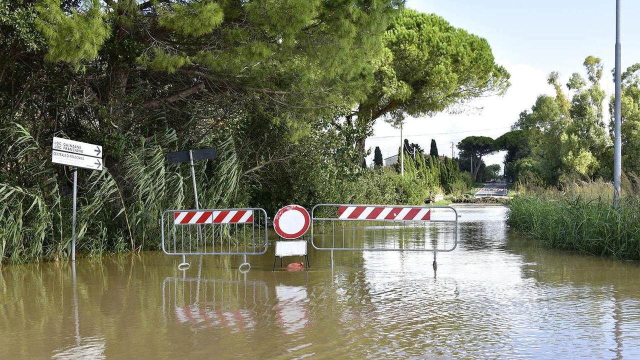 Gli effetti del maltempo tra il 17 e 18 ottobre (qui la provincia di Livorno, foto Barlettani)