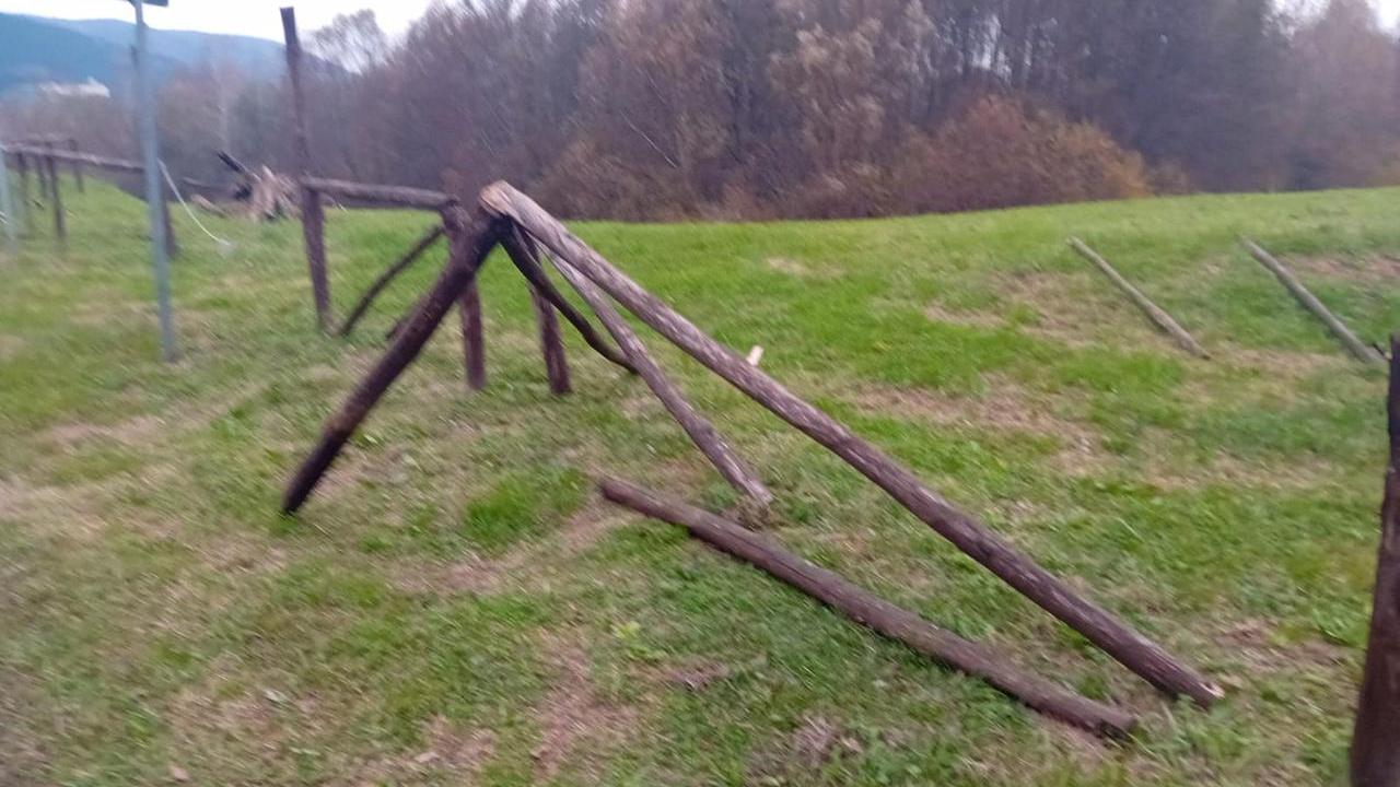 Lucca, rimprovera i ragazzi per aver rotto la staccionata e viene accoltellato: chi è l’uomo ferito e operato d’urgenza