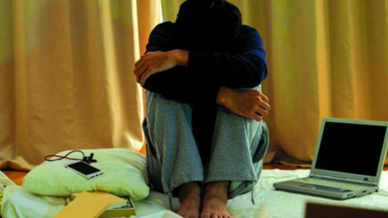 
	Un giovane in lacrime (foto d'archivio)

