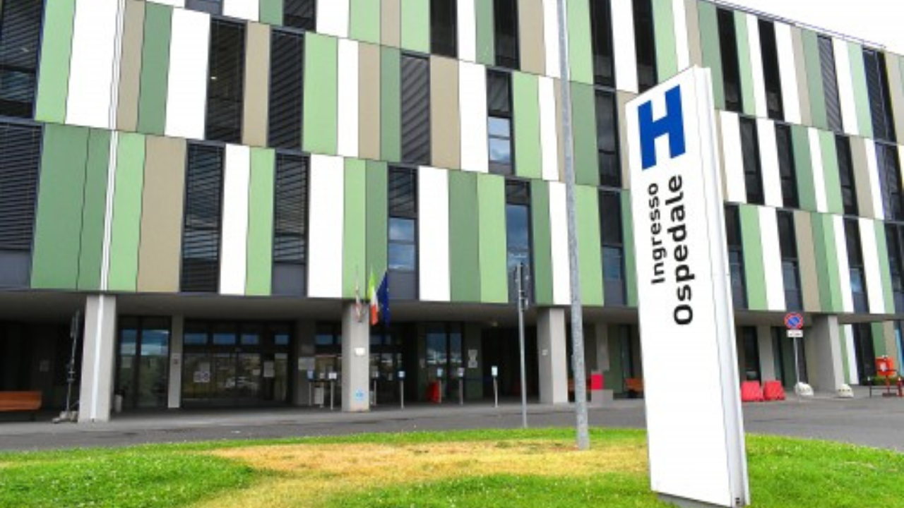 Nella foto l’ingresso dell’ospedale San Jacopo