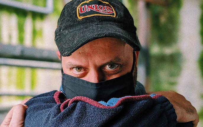 Lo Sgargabonzi e la comicità come “atto misterioso”: «Attacco le cose di cui si dice bene»