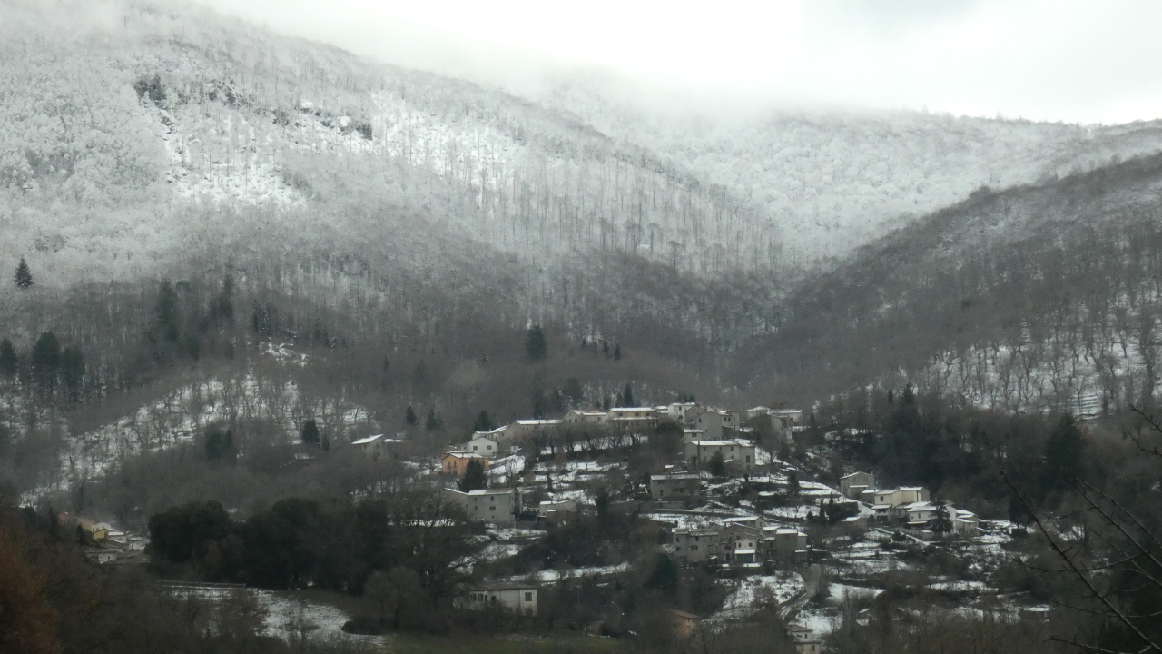 Il Monte Amiata imbiancato dalla neve (foto d’archivio)
