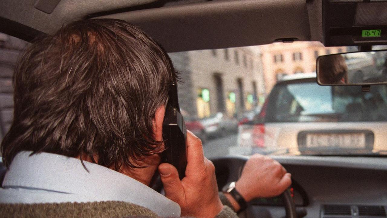 Sassari, allarme sicurezza stradale: +30% di multe per uso del cellulare alla guida nel 2024