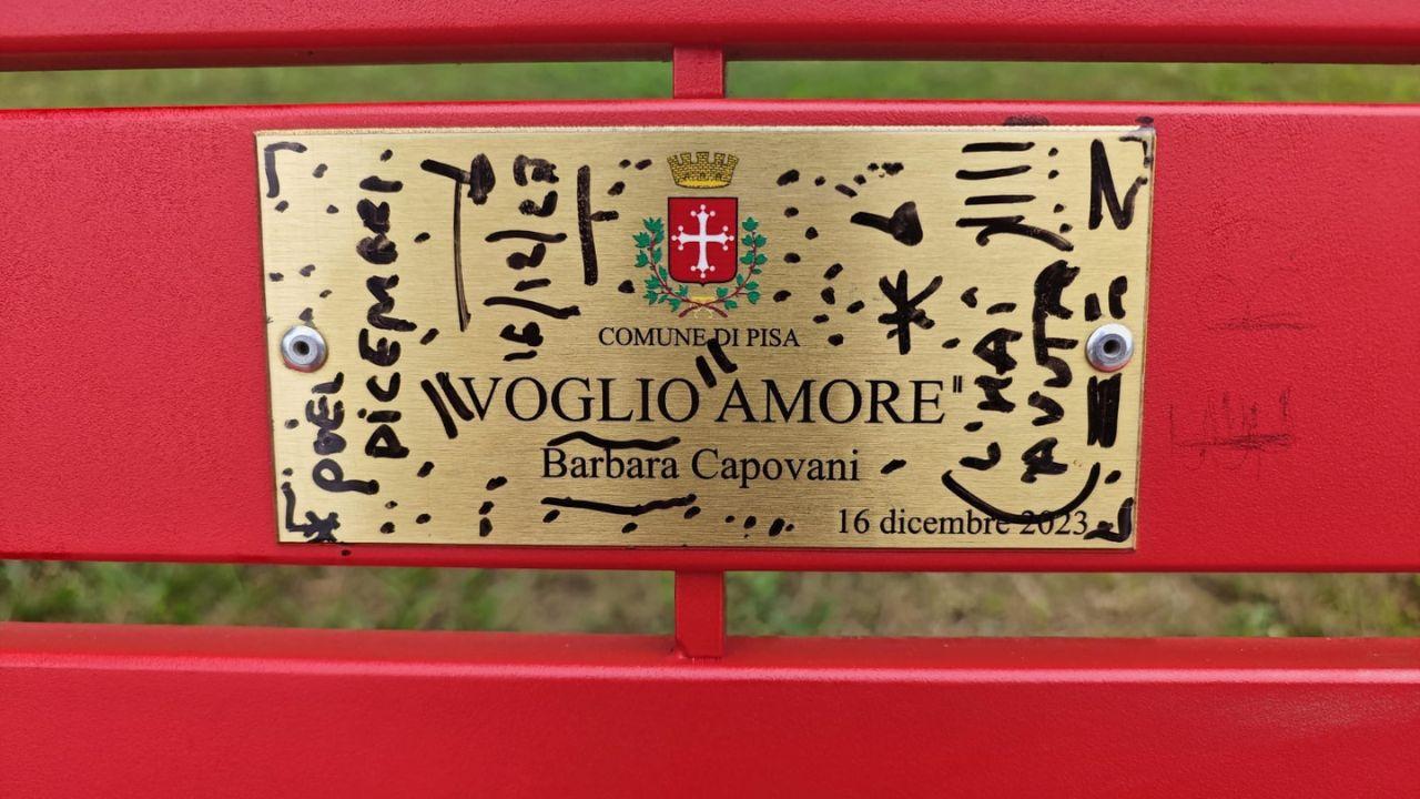 La targa vandalizzata