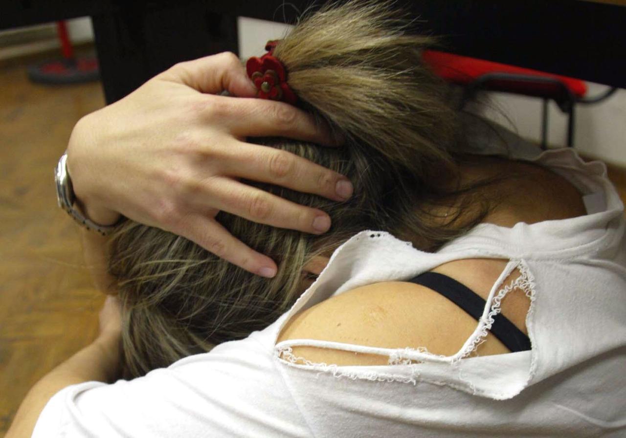 La testimonianza choc in tribunale: «Stuprata a 13 anni di giorno nel parco»