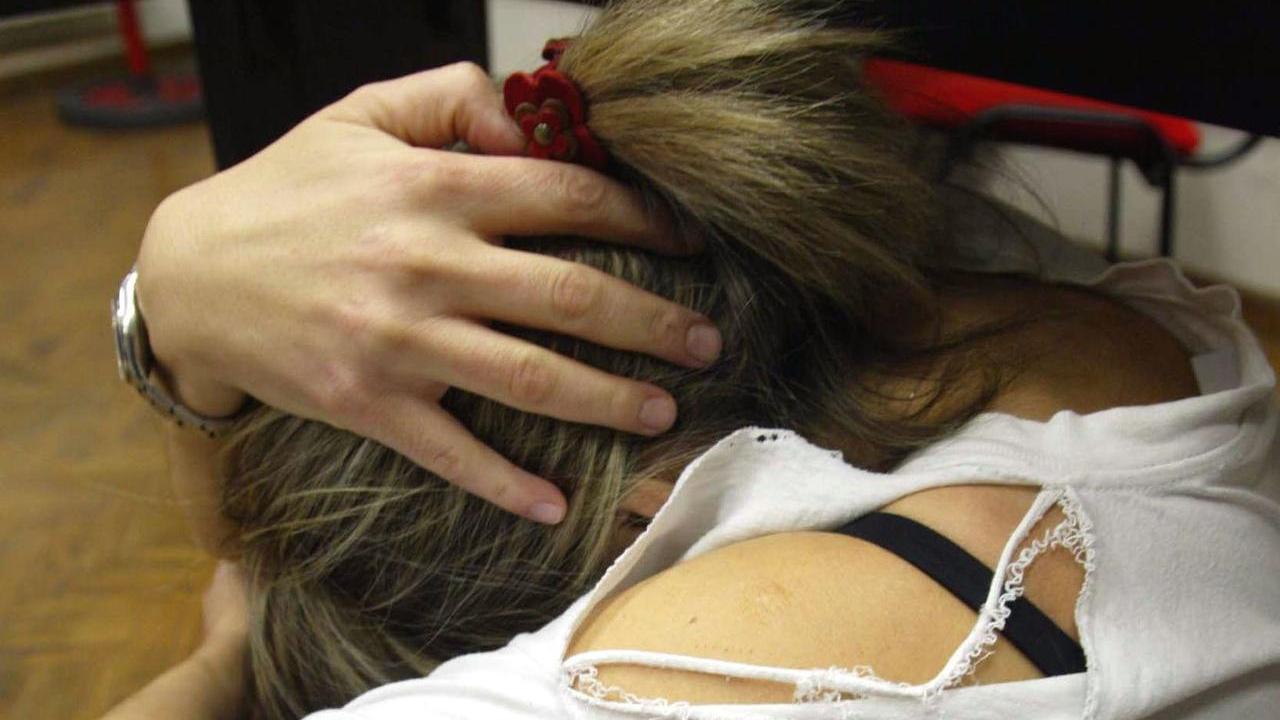 La testimonianza choc in tribunale: «Stuprata a 13 anni di giorno nel parco»