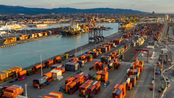 Una veduta aerea della Darsena Toscana