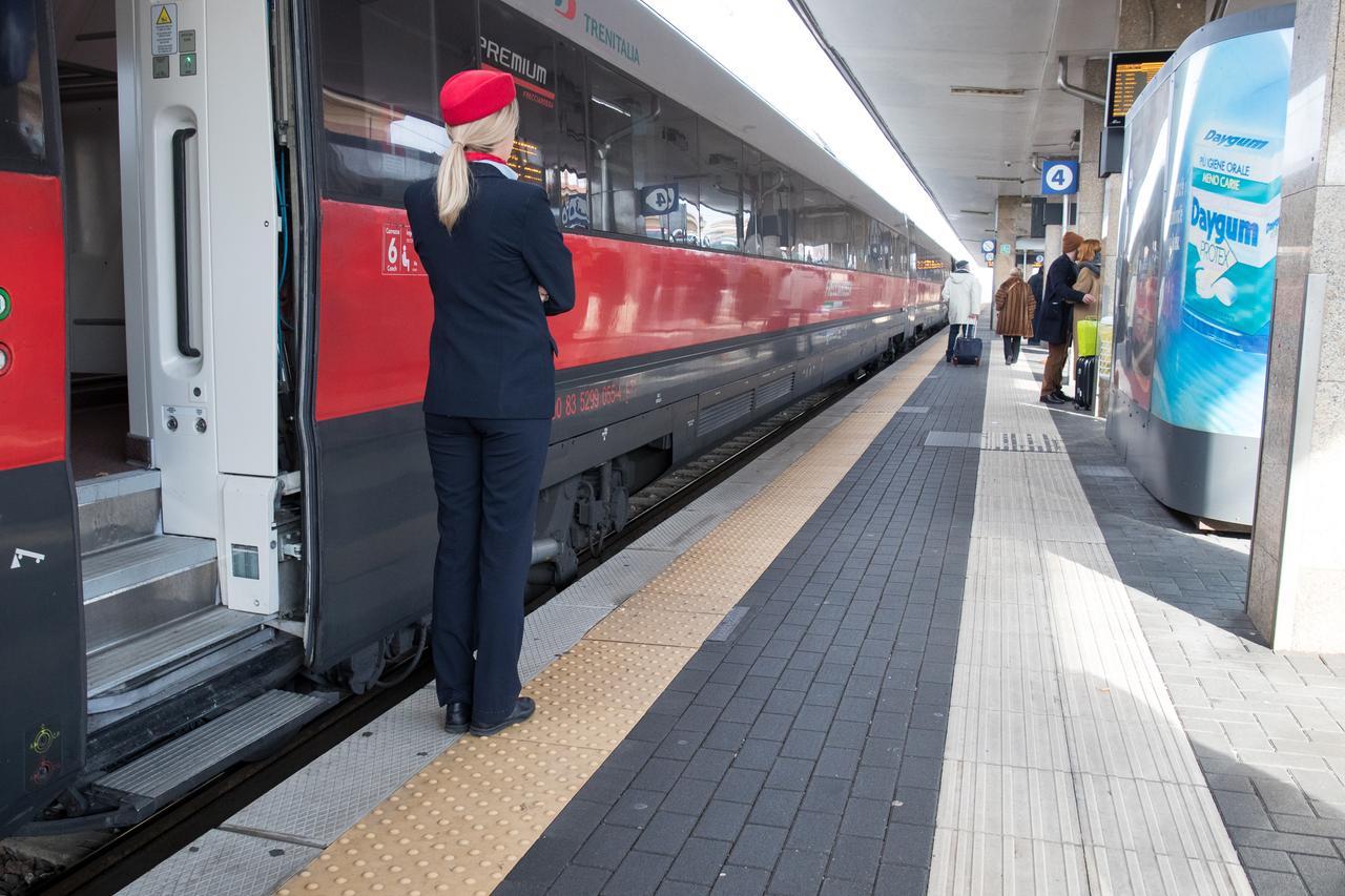 Ferrara, essere macchiniste si può. Ma poche donne guidano i treni