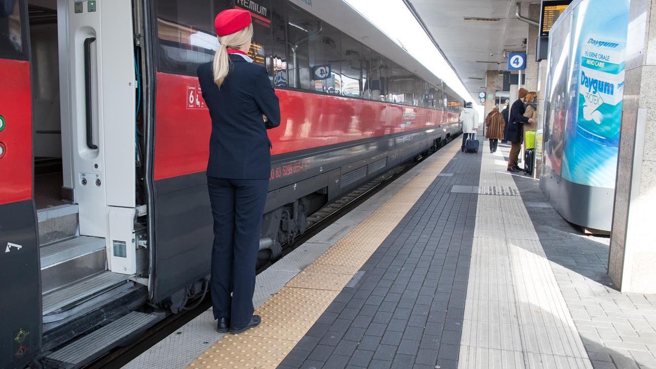 Ferrara, essere macchiniste si può. Ma poche donne guidano i treni
