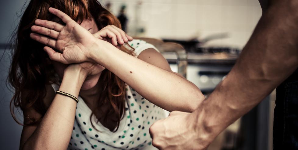 Minaccia la moglie incinta a Carpi: «Do fuoco a te e al bambino»