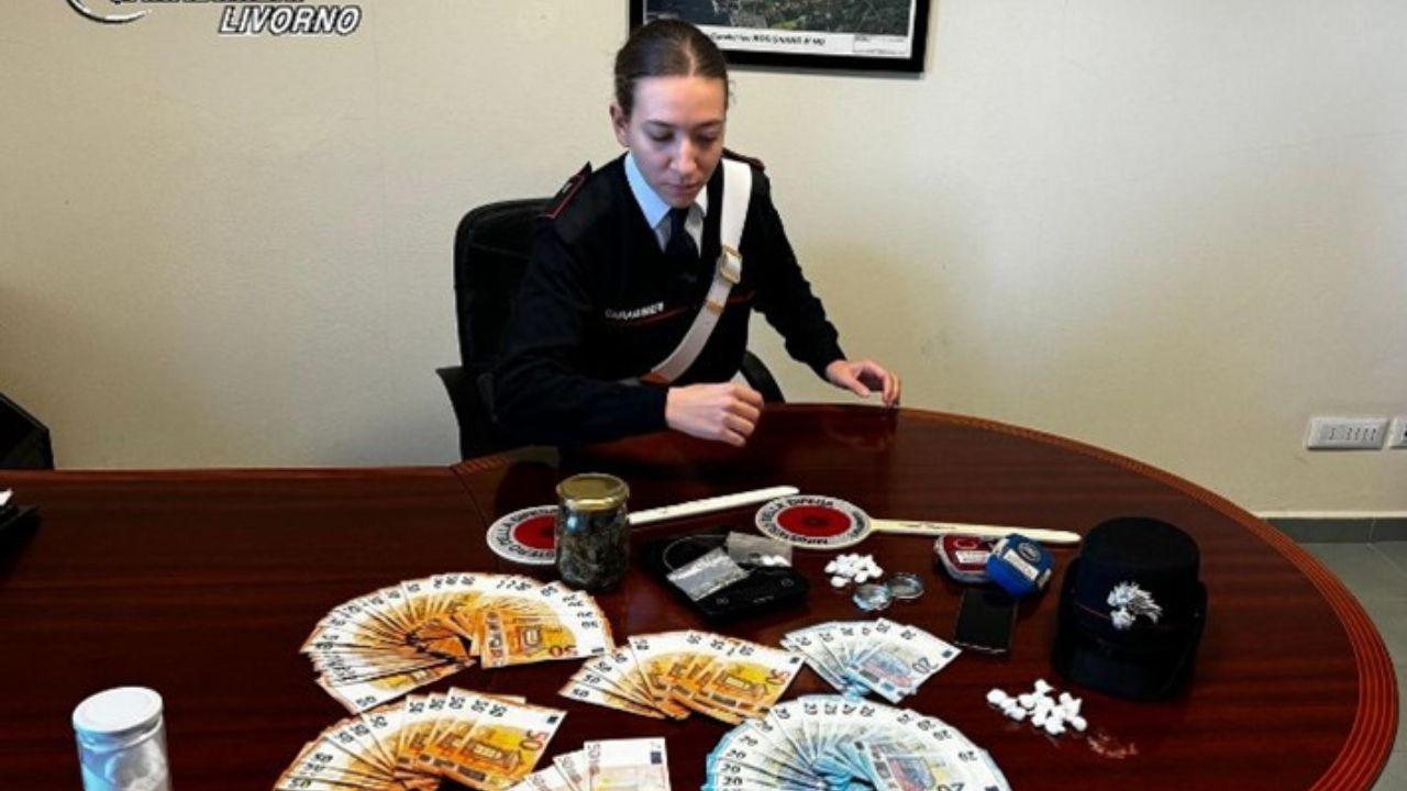 I contanti e la droga sequestrata