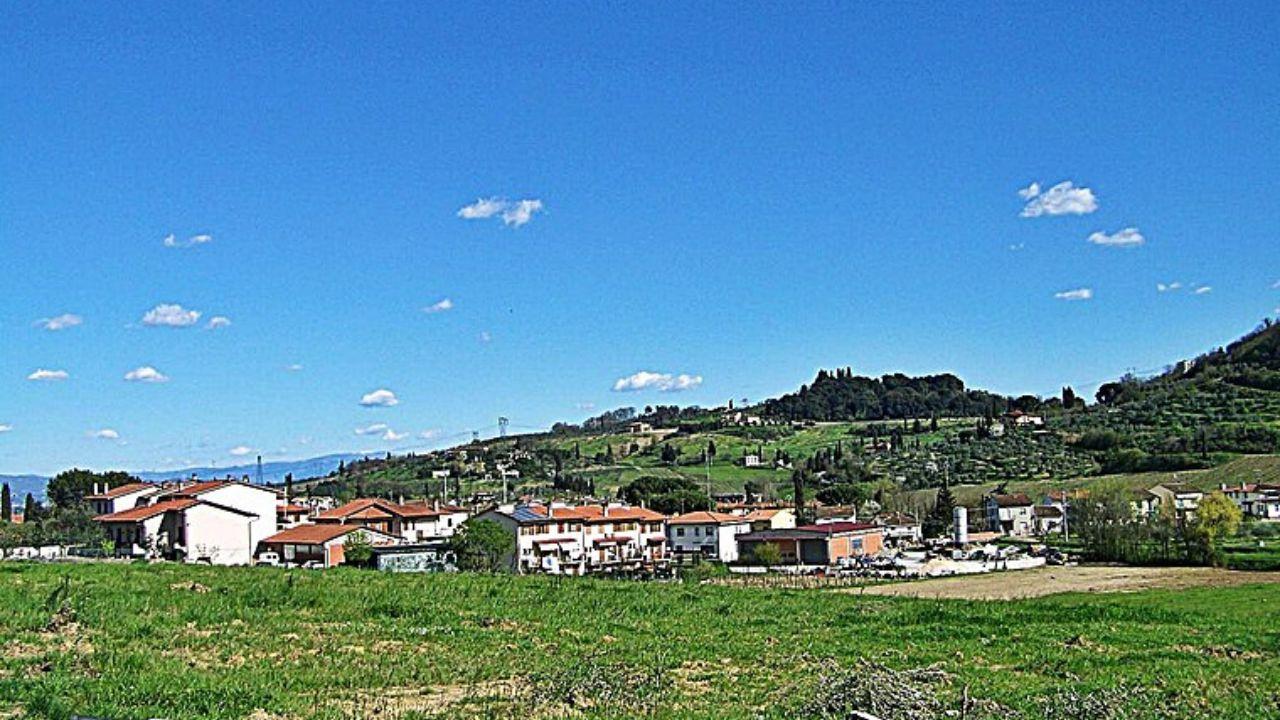 Una veduta dalla zona del cimitero di Seano che sarà interessata dall’operazione