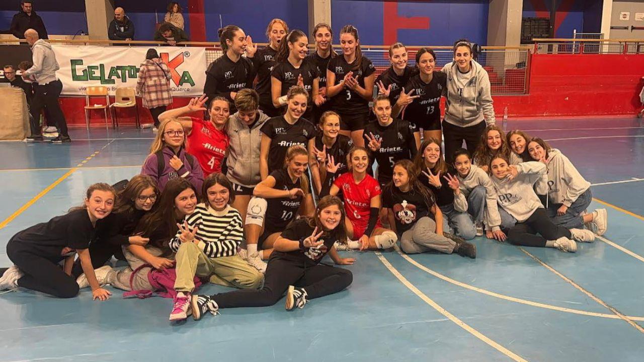 L’esultanza a fine partita da parte delle ragazze dell’Ariete Pvp Prato