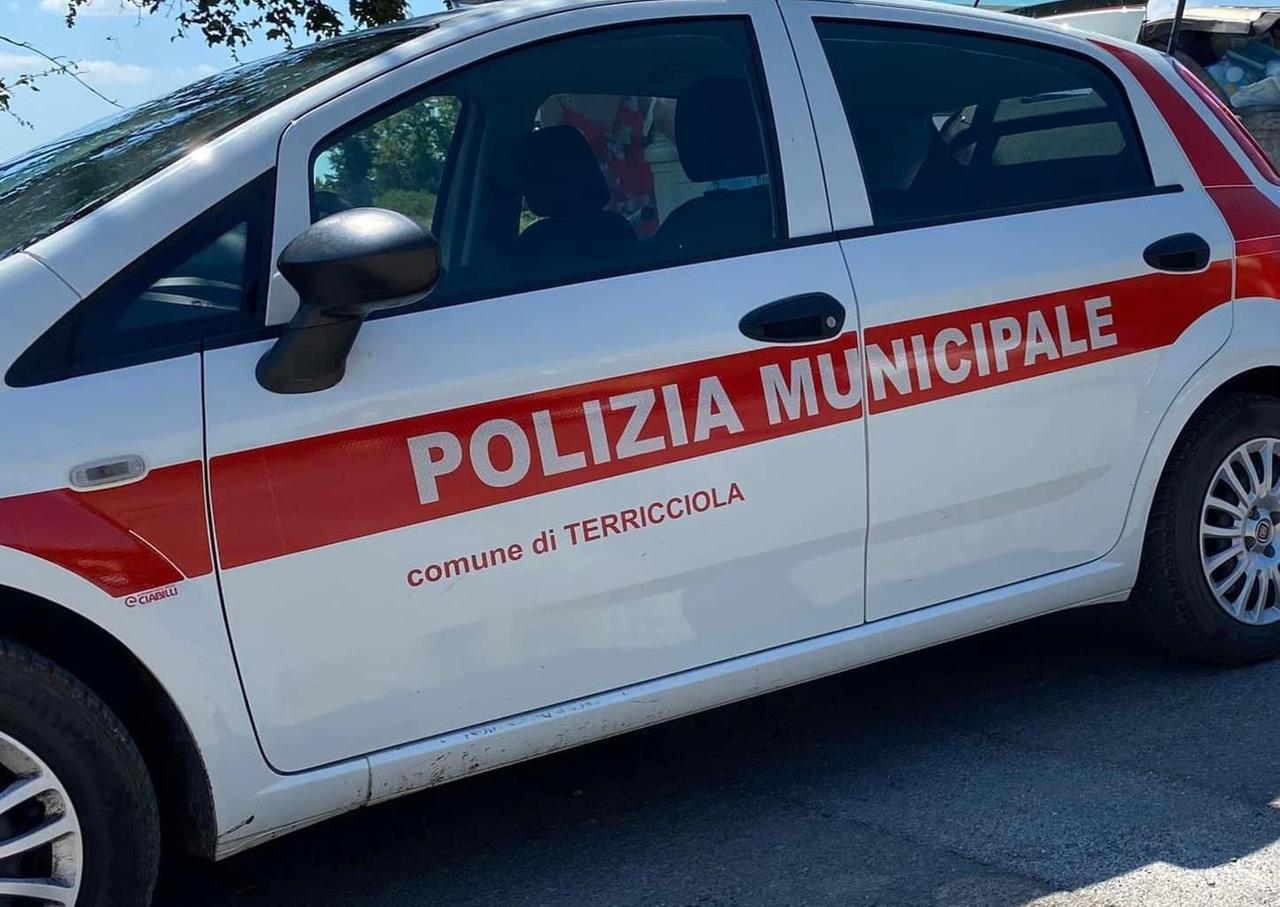 Terricciola, sorpreso ad abbandonare rifiuti: stangato dai vigili