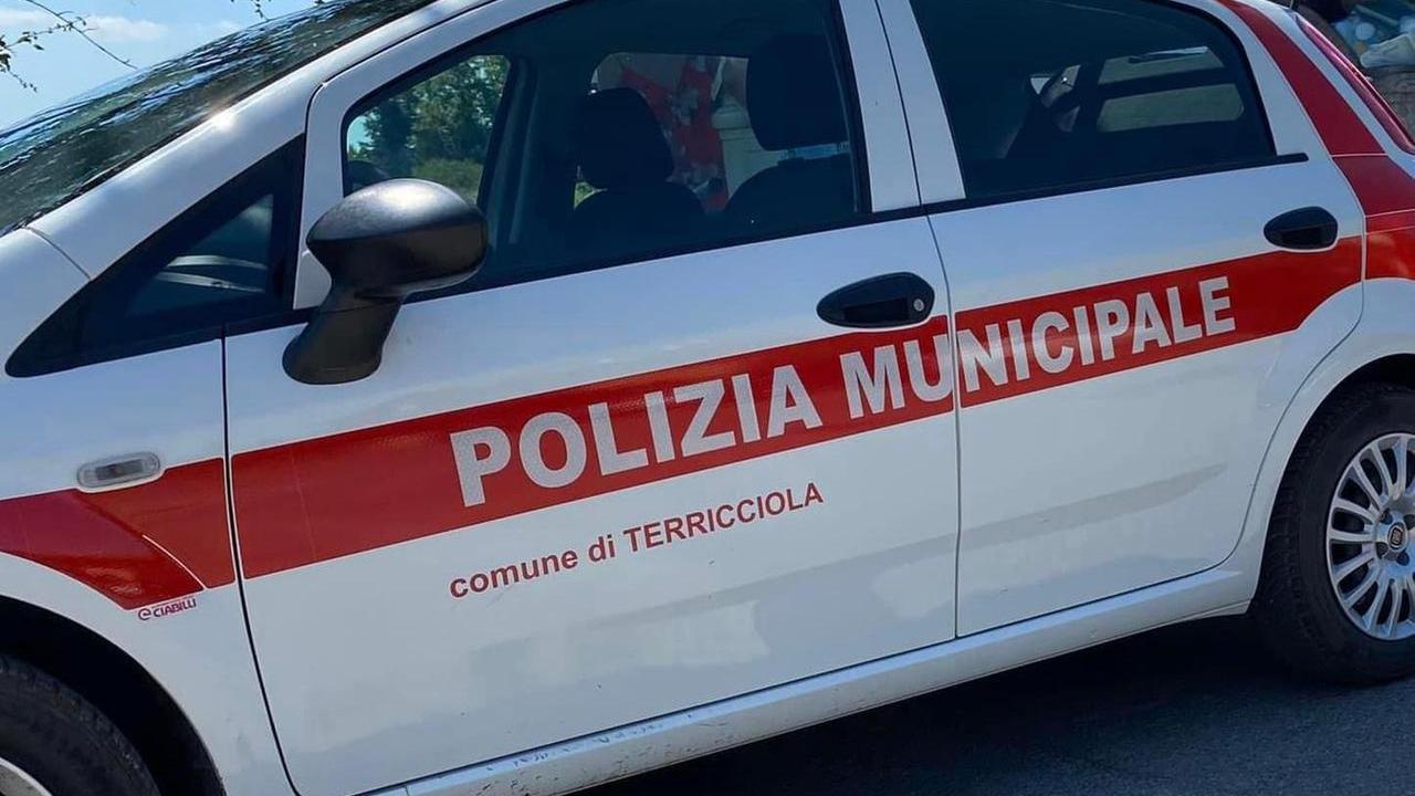Terricciola, sorpreso ad abbandonare rifiuti: stangato dai vigili
