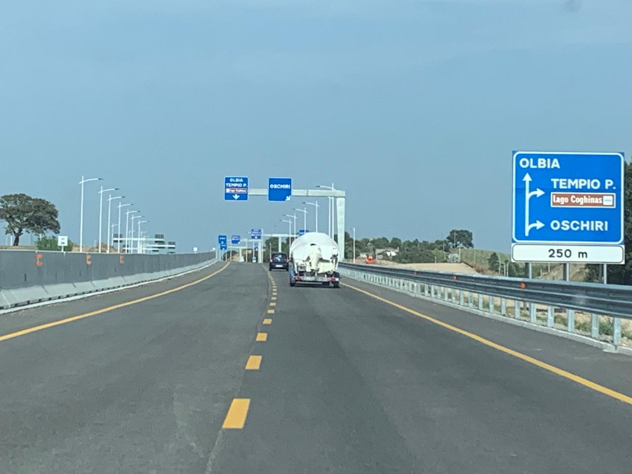 Un tratto della strada Sassari-Olbia