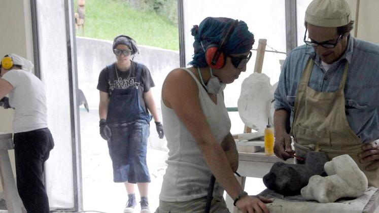 Un laboratorio di scultura in Padula (foto di archivio)