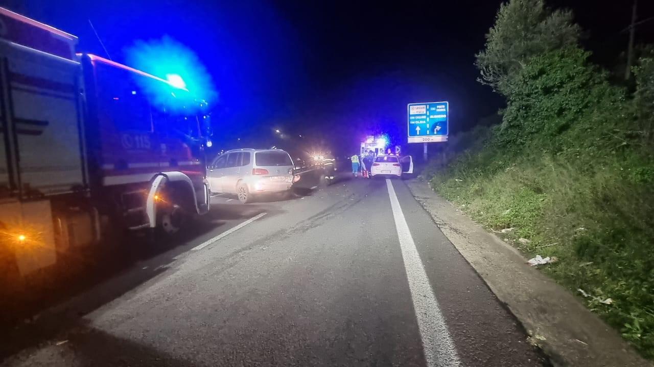 Tamponamento sulla ex 131, una donna è rimasta ferita