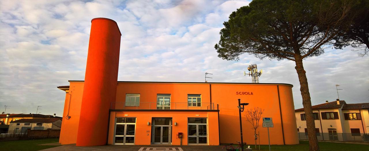 Mesola, sit-in per riaprire la biblioteca chiusa