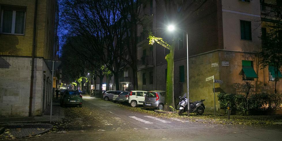 Modena, chiude il bar e viene accoltellato: ferito un uomo in via Mascagni