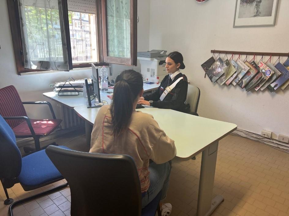 Sospetti di violenza domestica a Casumaro, la donna: «Sono solo caduta»