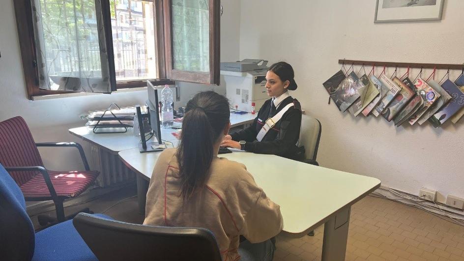 Sospetti di violenza domestica a Casumaro, la donna: «Sono solo caduta»