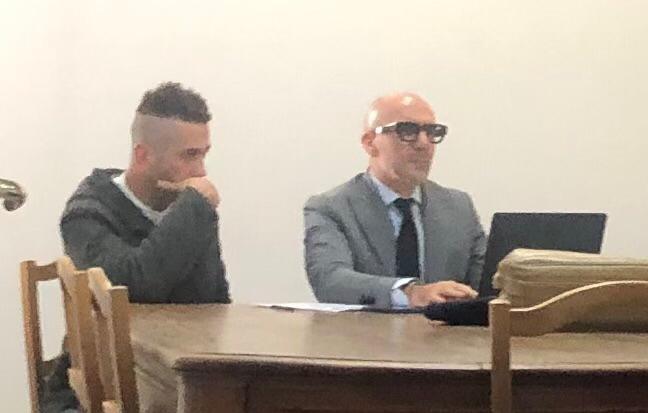 
	L'imputato Fabio Malu, a sinistra, con l'avvocato Giampaolo Murrighile

