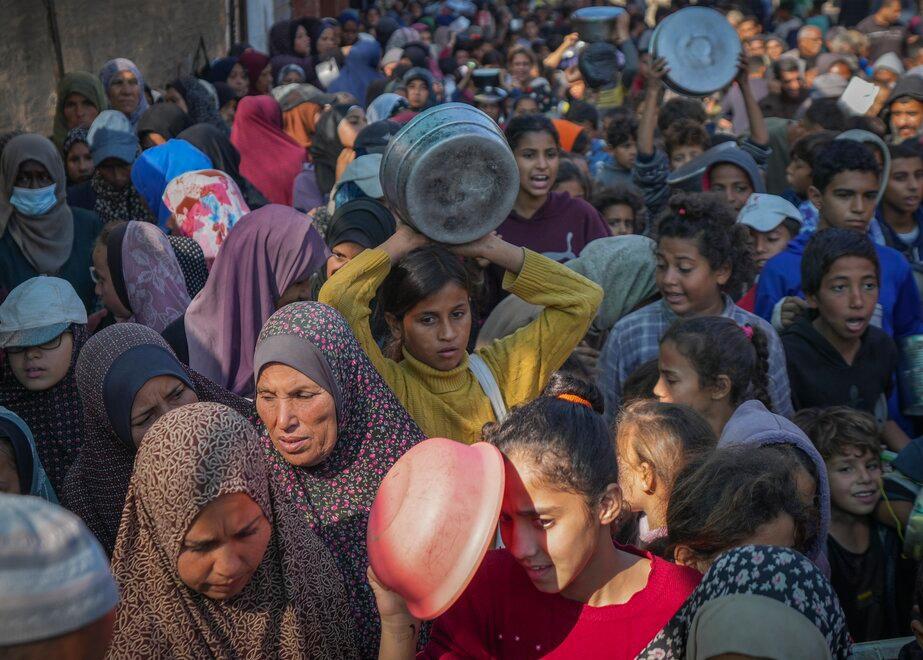 Modena, il monologo teatrale di Di Battista sulle guerre in Ucraina e Palestina