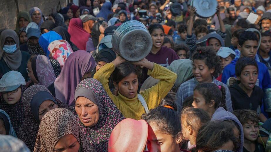 Modena, il monologo teatrale di Di Battista sulle guerre in Ucraina e Palestina