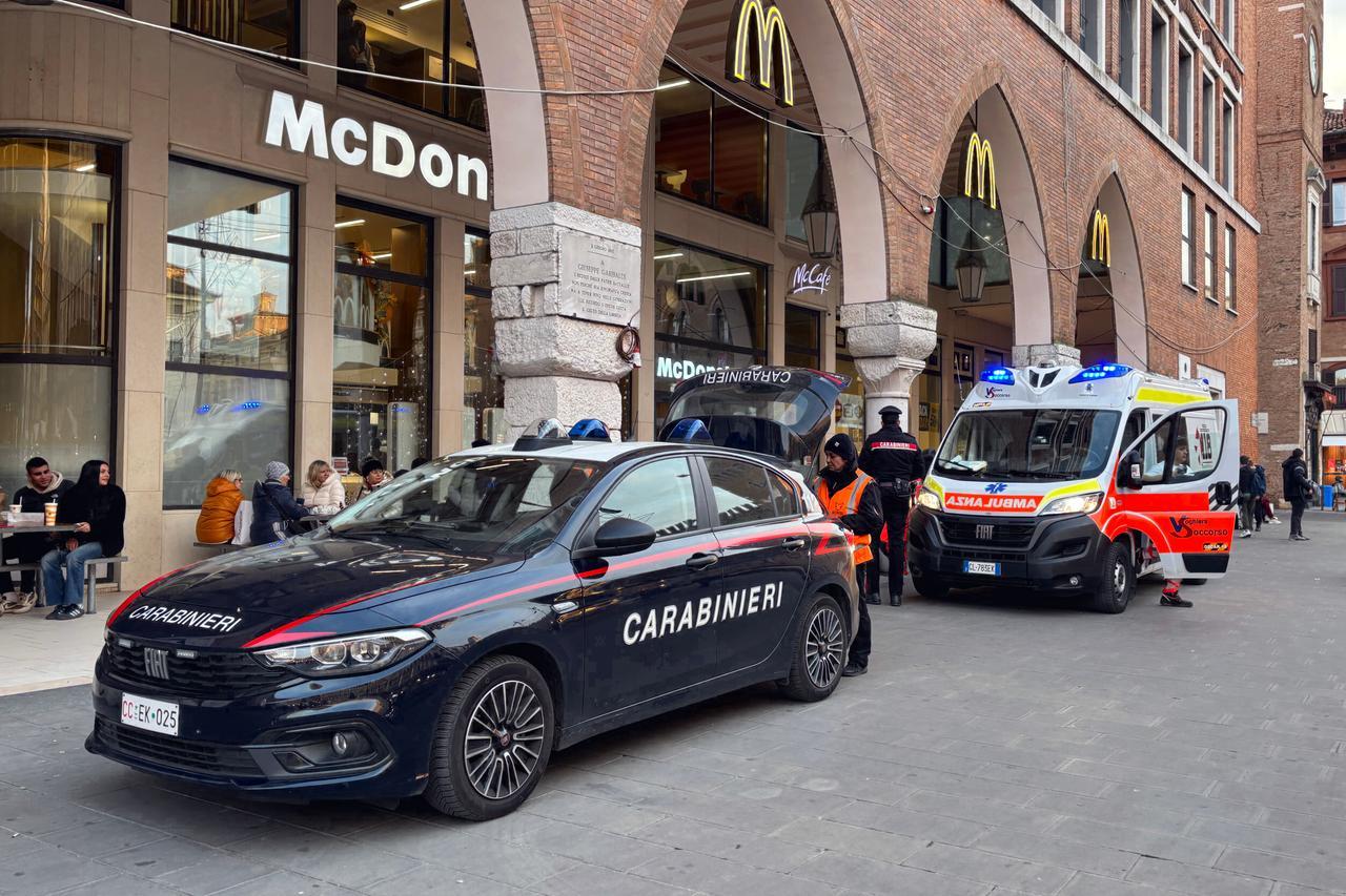 Ferrara, aggredito in centro da un ubriaco
