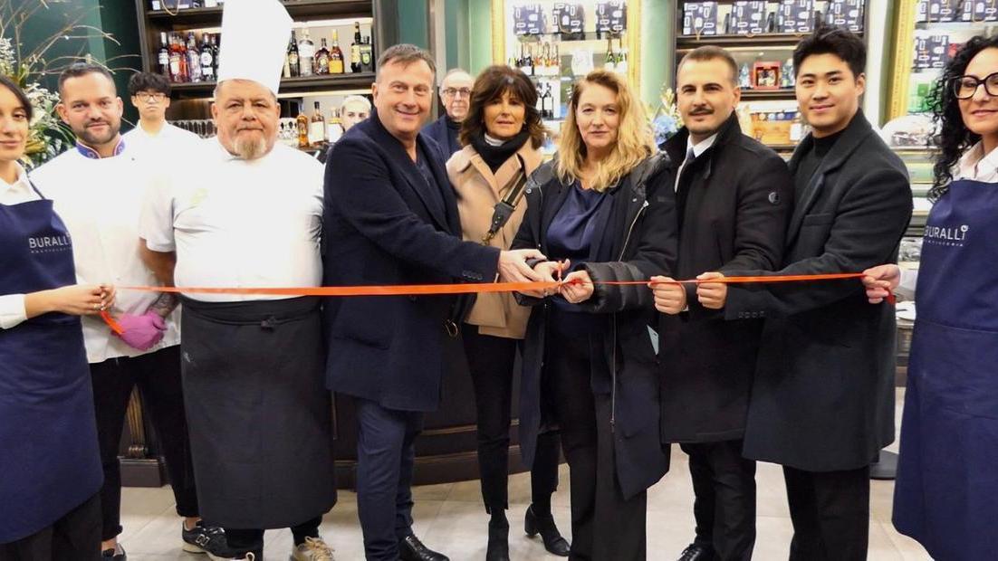 L'inaugurazione del bar Ciminiera in via Pomeria
