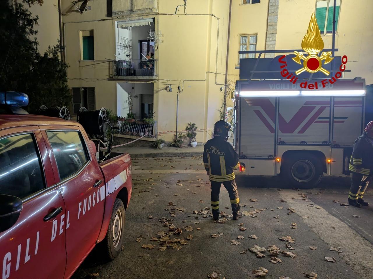 Tempio, cede il tetto di una palazzina: evacuate tre famiglie
