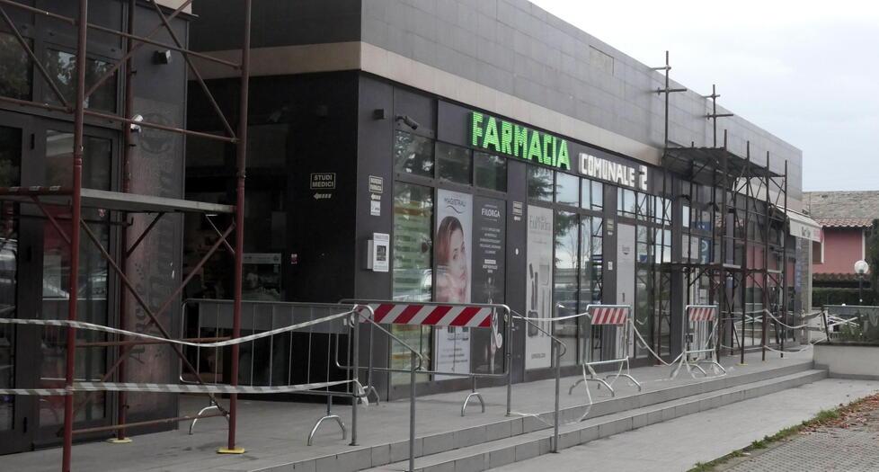 Massarosa, ladri alla farmacia comunale tentano di sradicare la cassaforte