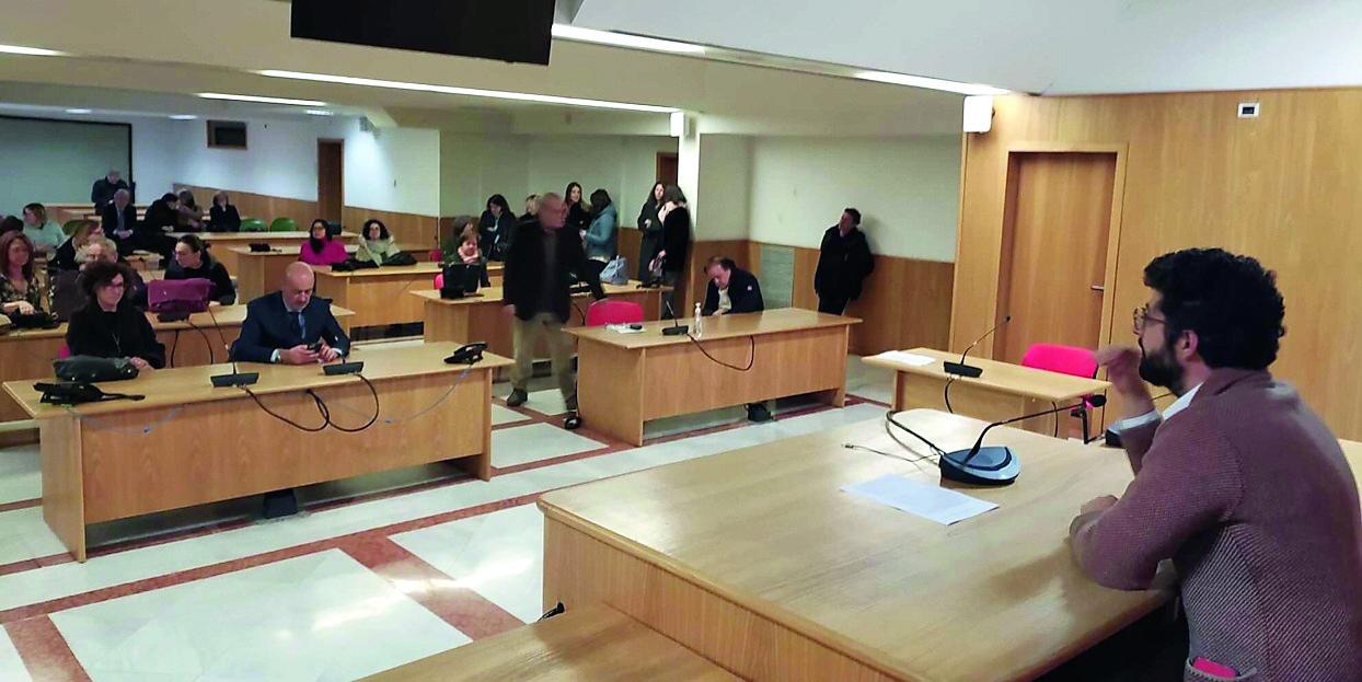 
	L'assemblea al Palazzo di giustizia

