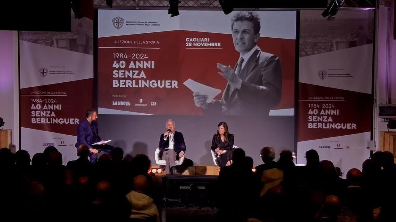 Alessandra Todde con Marco Travaglio nell'evento "Quarant'anni senza Berlinguer"