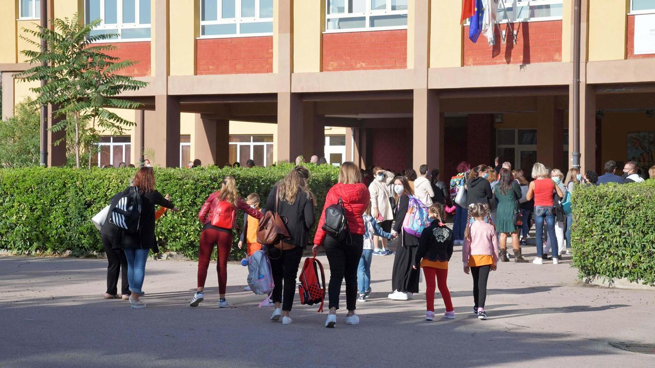 Olbia, bambini a scuola senza acqua da un anno