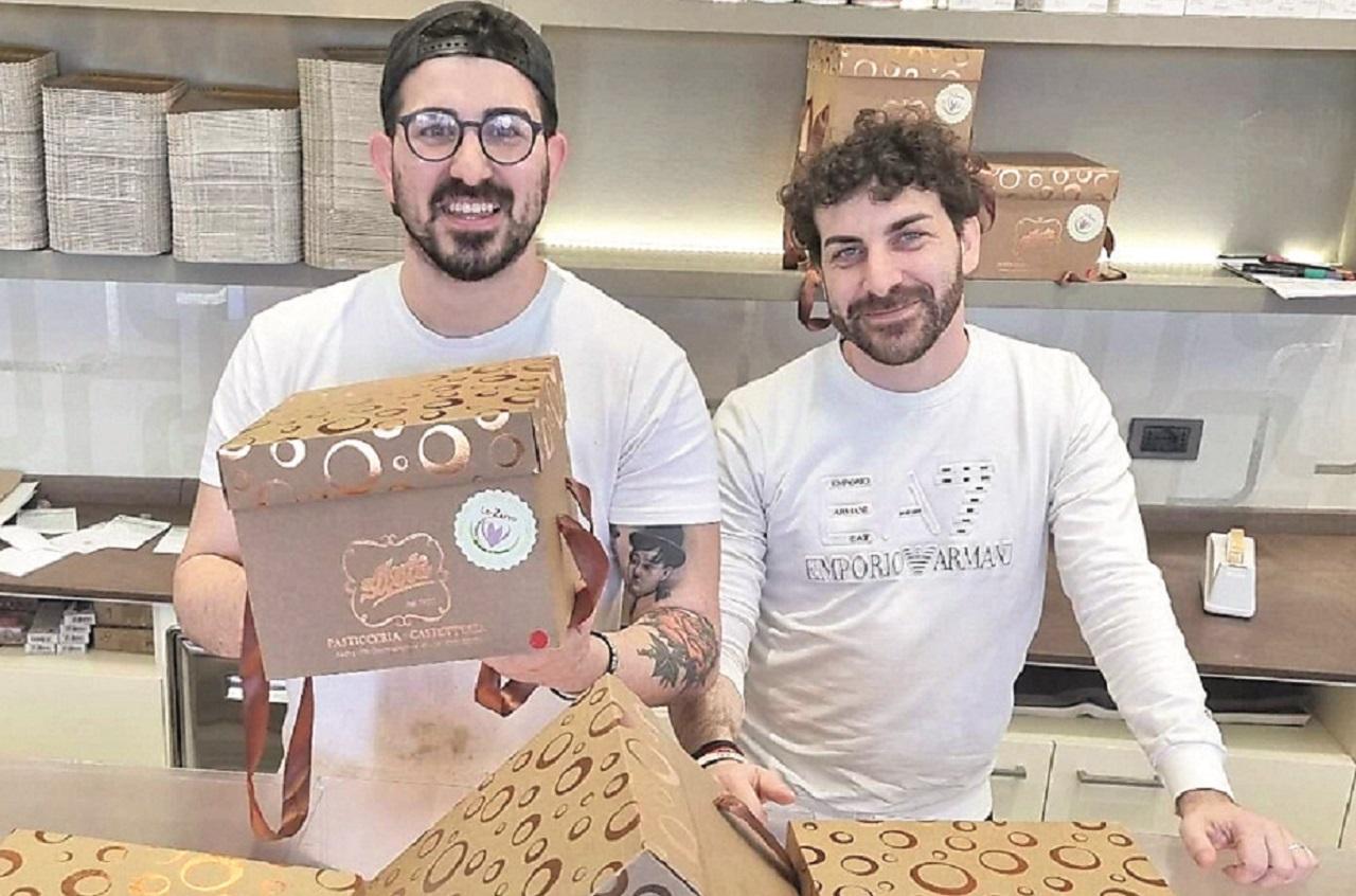 
	Anthony e Matteo Carciola della pasticceria Silvia con i panettoni ad edizione limitata


