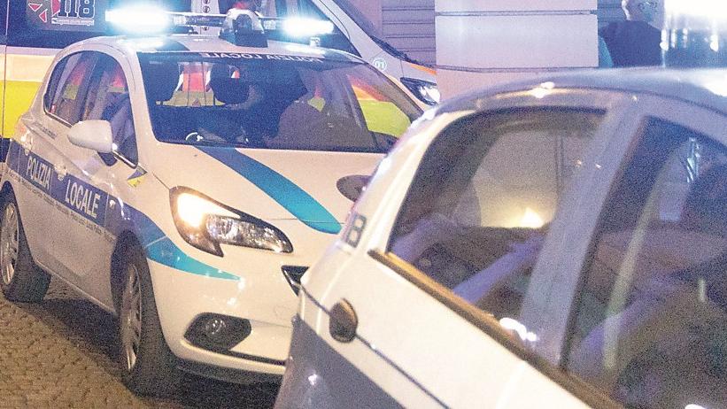 Modena, la tabaccheria di via Emilia Centro anticipa la chiusura: «Abbiamo paura a stare da sole»