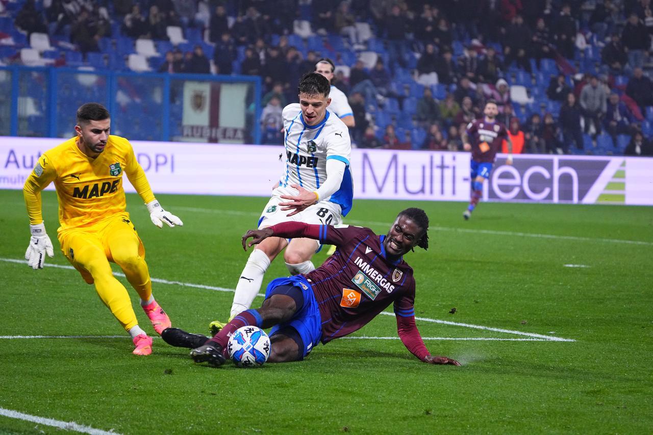 La Reggiana ci prova ma vale la legge del più forte: il derby dello stadio è neroverde (0-2)