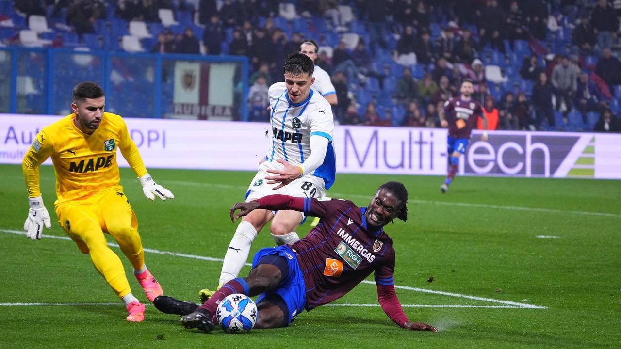 La Reggiana ci prova ma vale la legge del più forte: il derby dello stadio è neroverde (0-2)