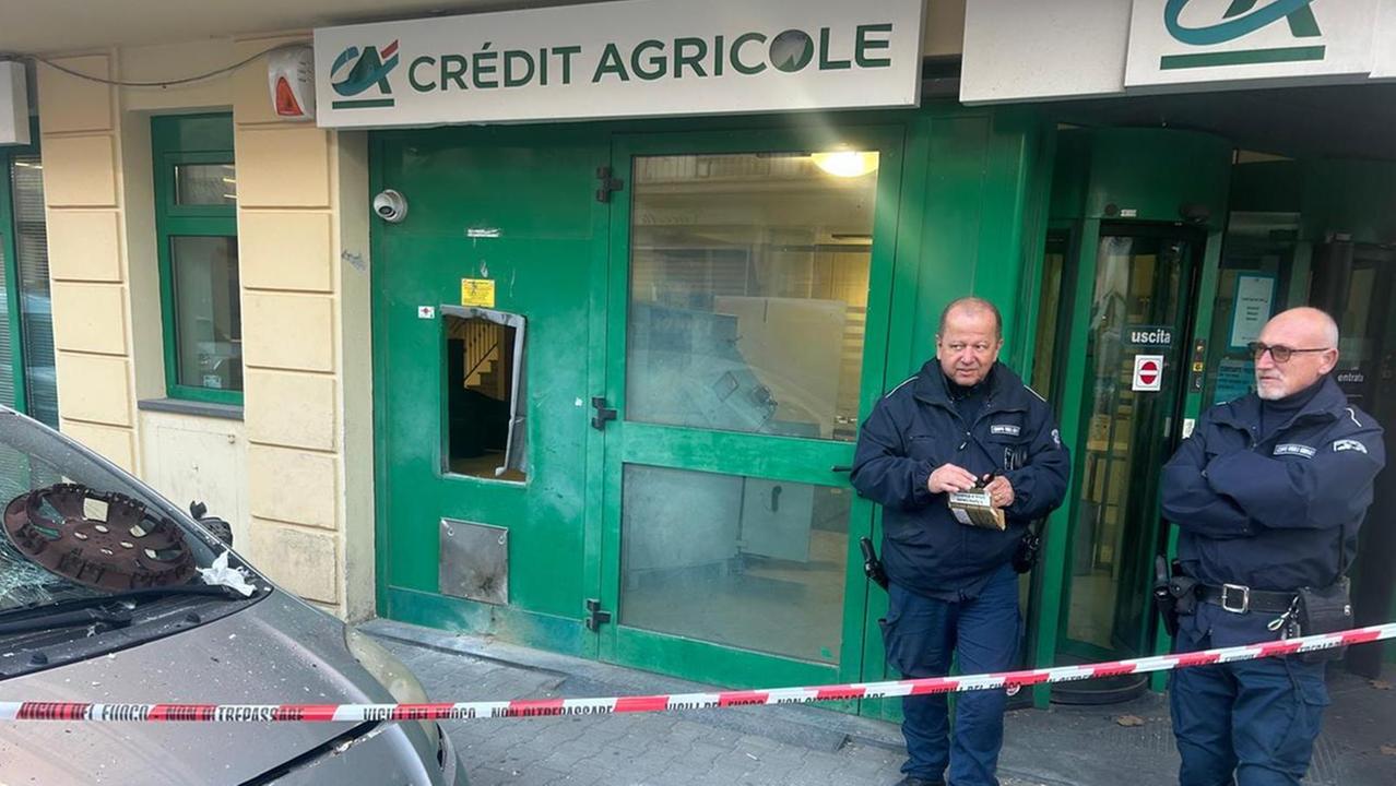 Il bancomat fatto saltare dai ladri