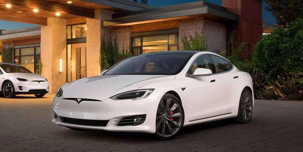 C’era una volta il Porsche Cayenne: ora i cinesi di Prato vanno pazzi per la Tesla