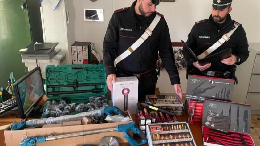 Venditore ambulante di prodotti contraffatti: denunciato