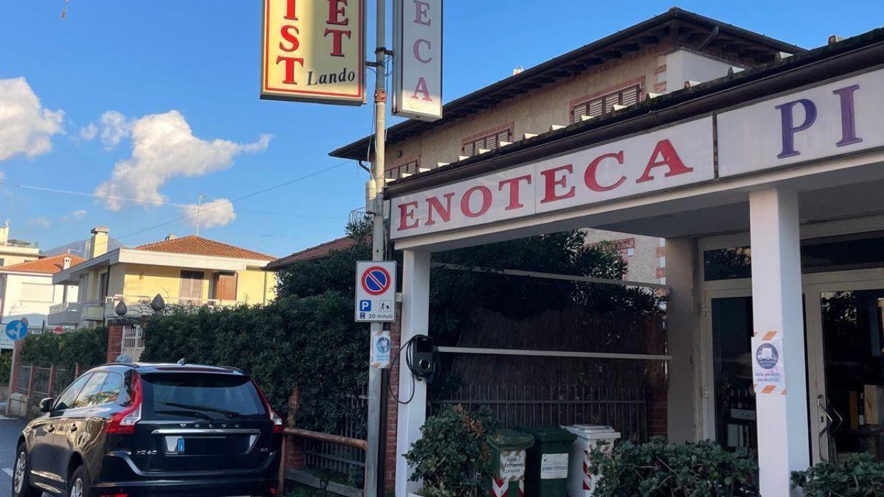 La salumeria-gastronomia “Lando” a Fiumetto che oggi accoglierà i clienti con una piccola festa